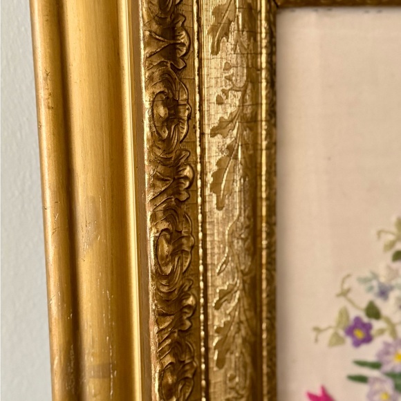 Vintage 1960’s Floral Embroidery With Bow in Ornate Gold Frame - Picture 9 of 9